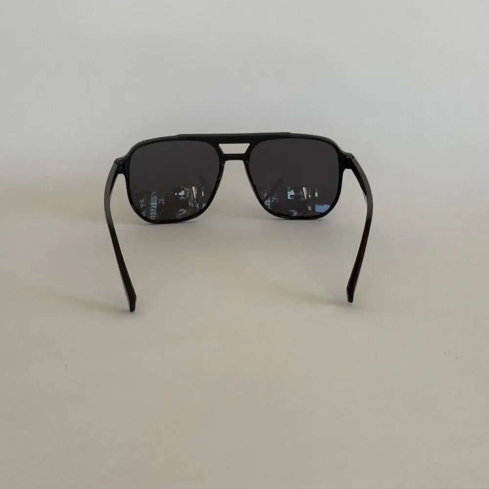 Black square sunglasses with